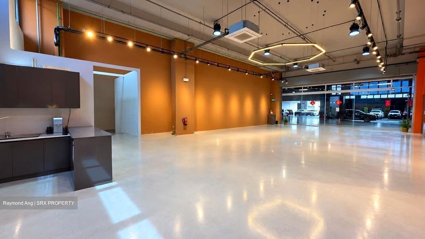 Carros Centre (D25), Factory #634985441